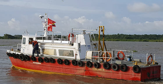 survey-boat-560x2885121.jpg