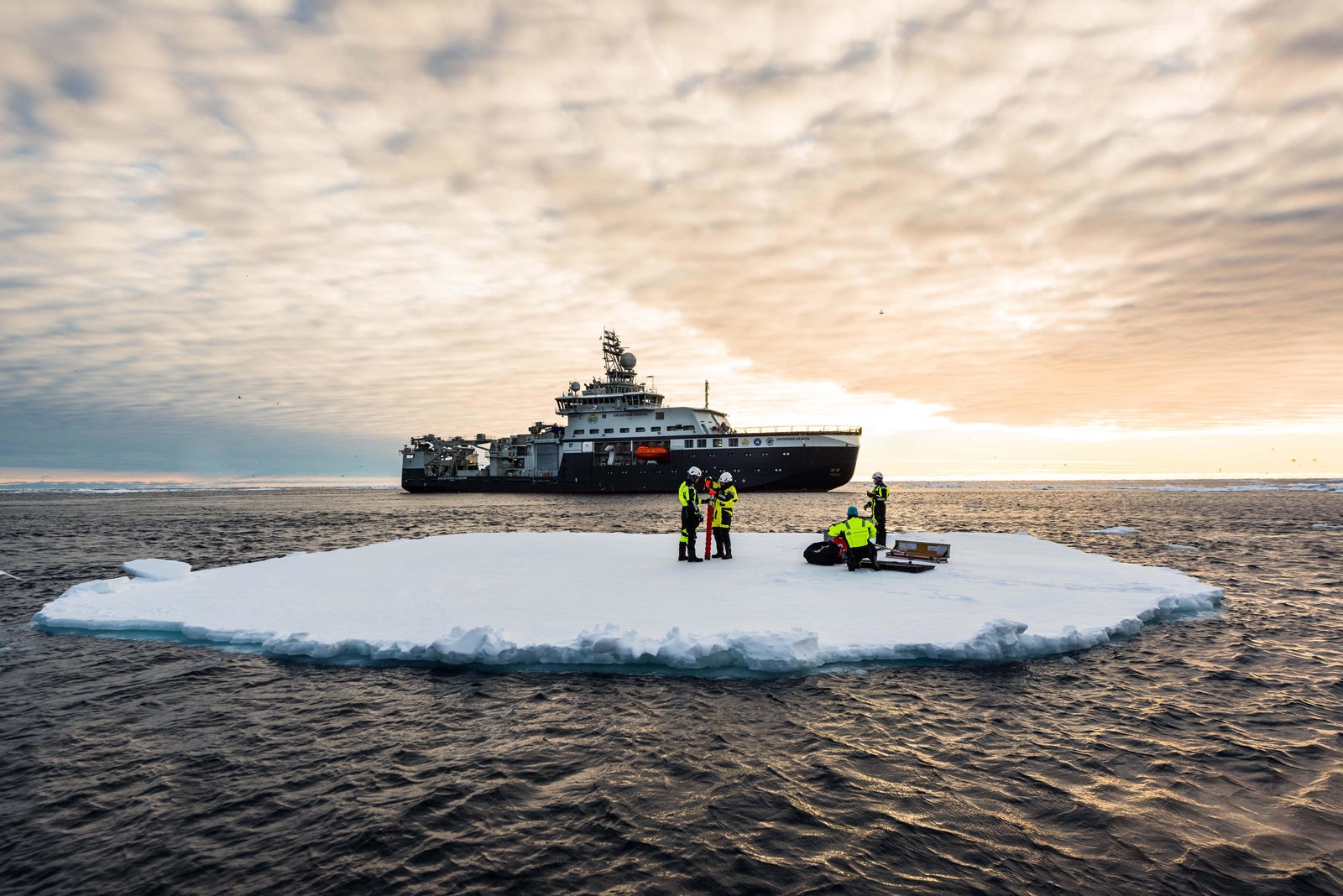 Built according to Polar Class 3 and meeting the Polar Code, the ship is used jointly by the Norwegian Polar Institute, the Institute of Marine Research, and the University of Tromsø, in the Arctic and Antarctic.