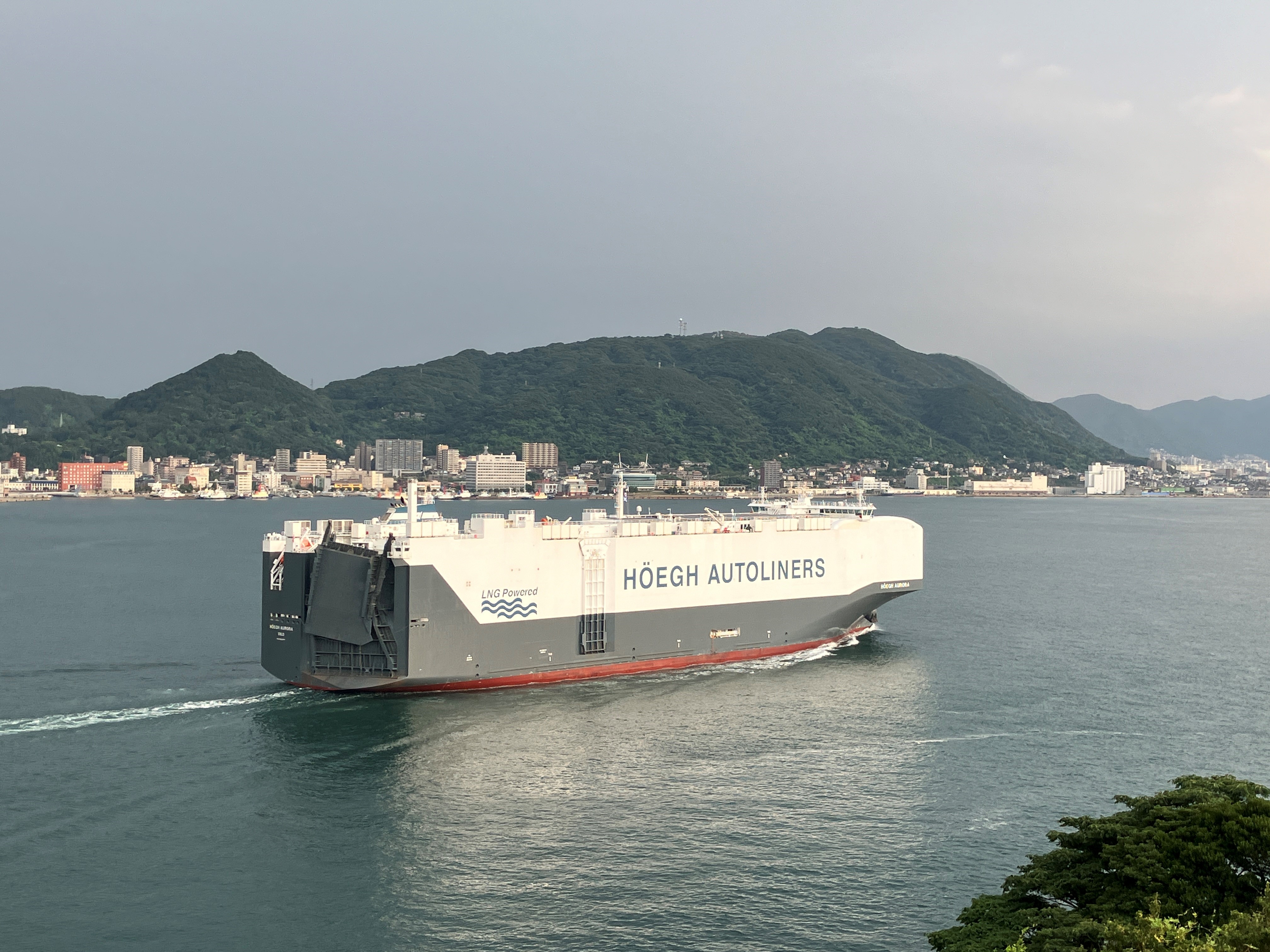 Hoegh Aurora sailing