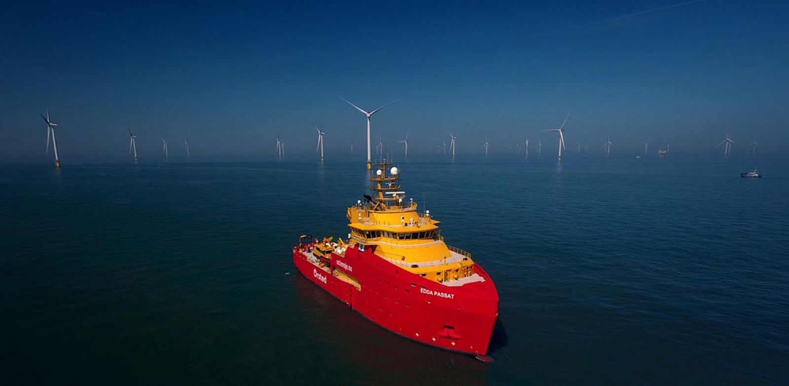 The first dedicated wind farm vessel designed by Kongsberg Maritime was the Edda Passat. 