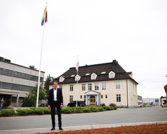Eirik Lie, from Kongsberg Defence & Aerospace, infront of Pride flag at KONGSBERG HQ
