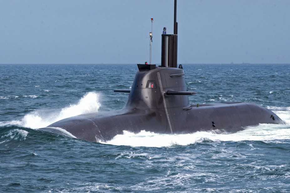 tkms 212a-class submarine in teh ocean
