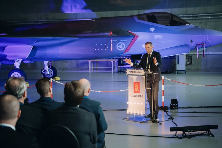 People in front of F-35 at the opening of NAVD at Rygge