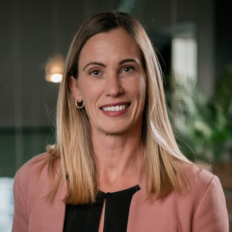 Portrait photo of Camilla Kiss.