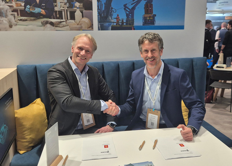 Mark Heine and Audun Berg shaking hands.