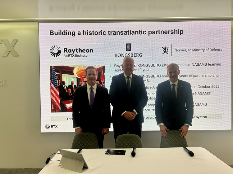 Image of Eirik Lie together with Raytheon and Norwegian Ministry of Defence