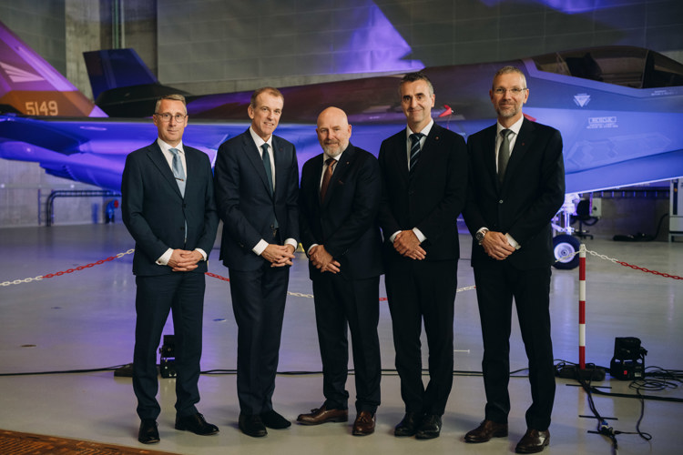People in front of F-35 at the opening of NAVD at Rygge